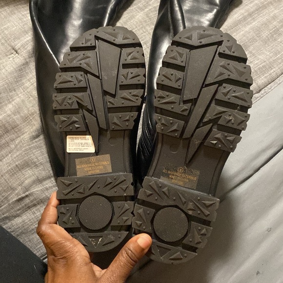 Knee boot - Picture 3 of 5